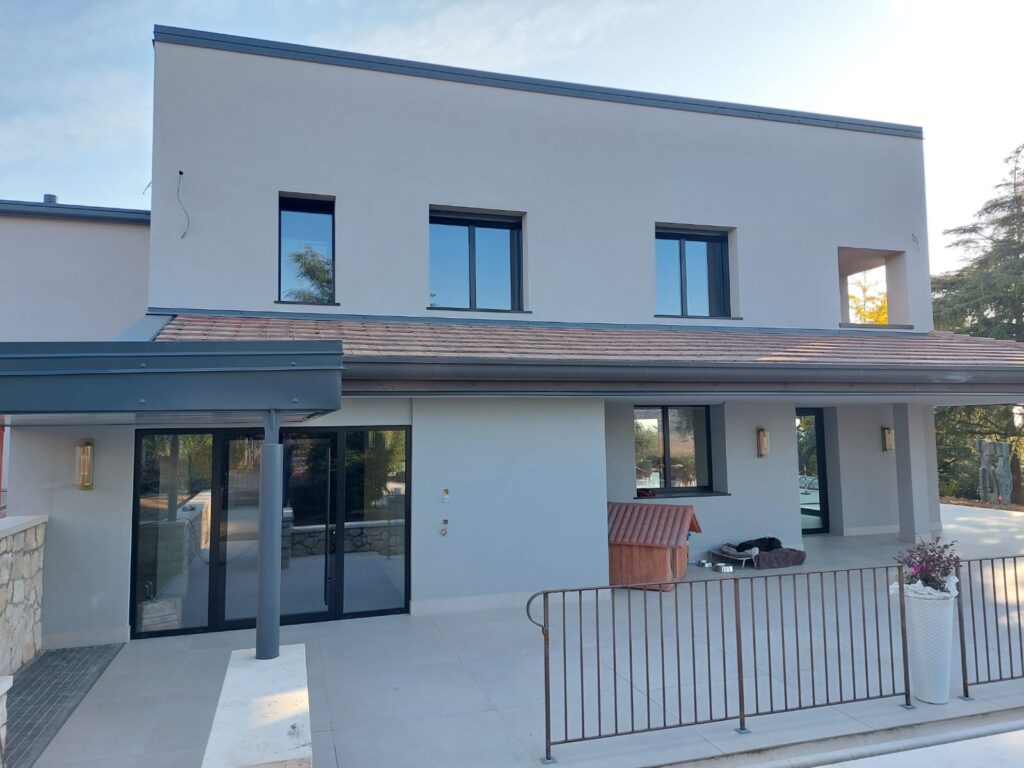 Villa privata con struttura ricettiva – Comfort e design contemporaneo 1 bocchi 1 frontale BeB