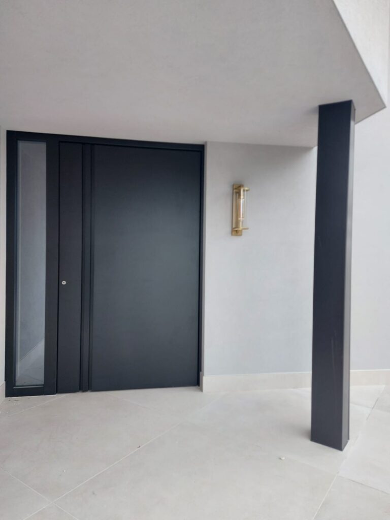 Villa privata con struttura ricettiva – Comfort e design contemporaneo 4 bocchi 4 INGRESSO BILIKO MRSHUT 2