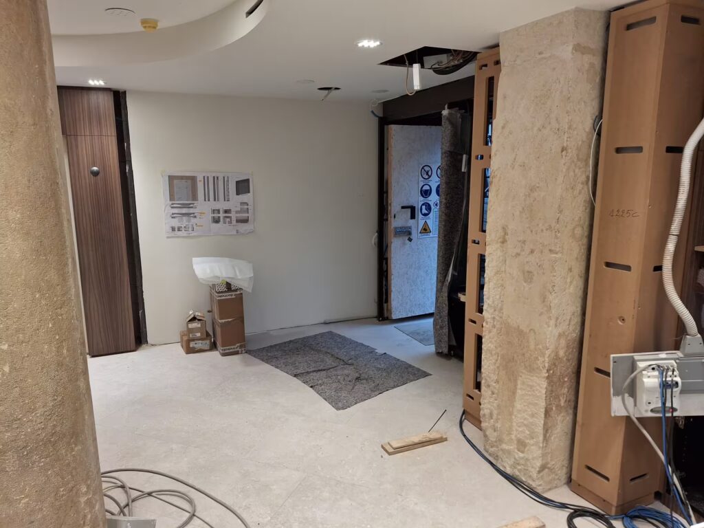 Eleganza e Sicurezza nel Cuore di Verona – Gioielleria Benetti 1 benetti prima del montaggio