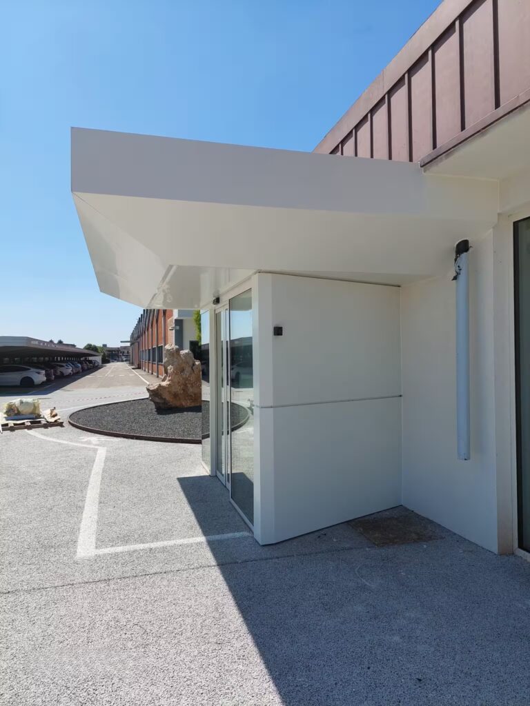 Geometrie in Bianco – Nuovo Ingresso per la Reception di un’Azienda a Caselle (VR) 2 Azienda Caselle Bussola 1